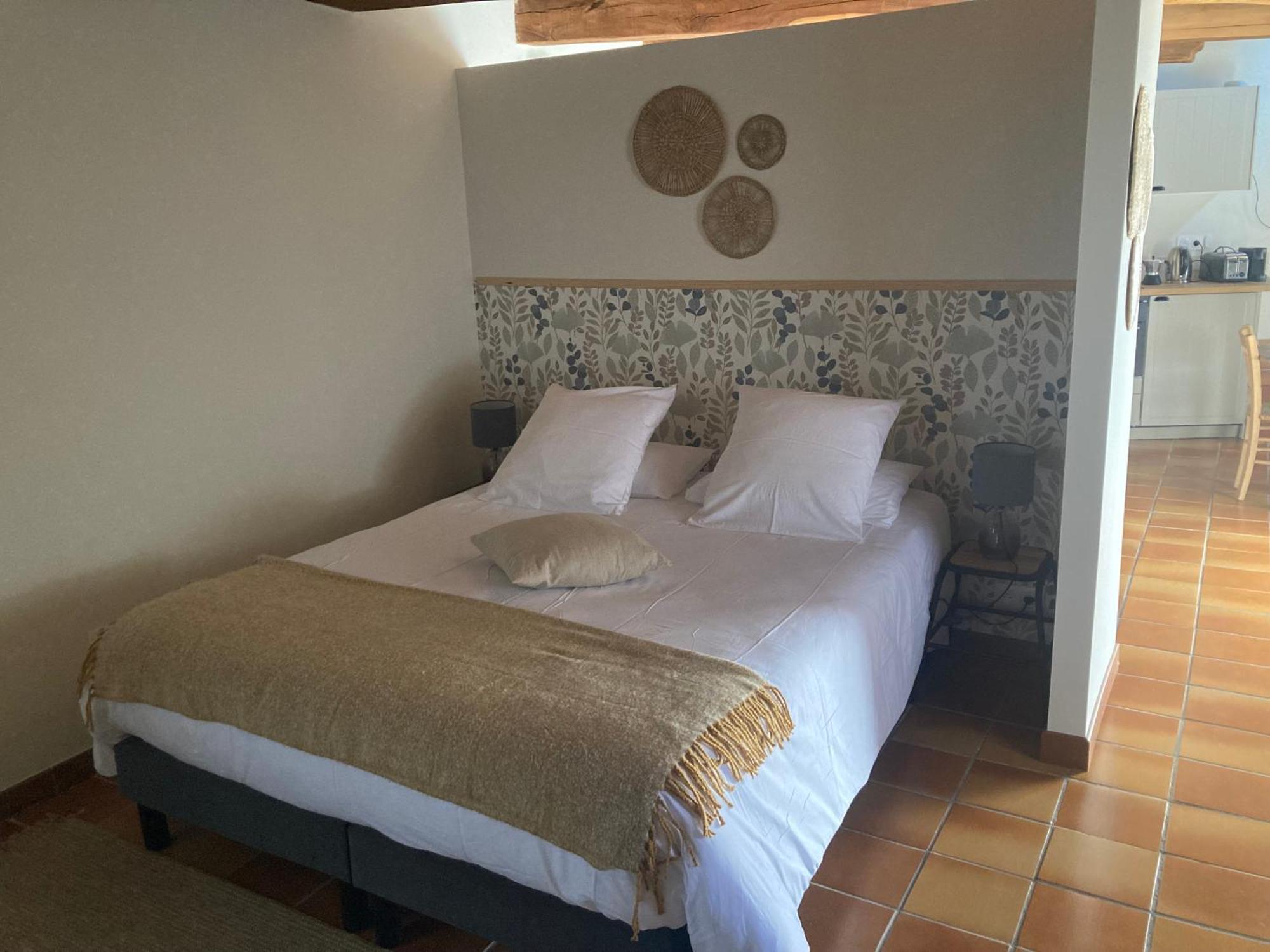 Les Terres Aoyama Hotel Saint Julien Les Rosiers Ngoại thất bức ảnh