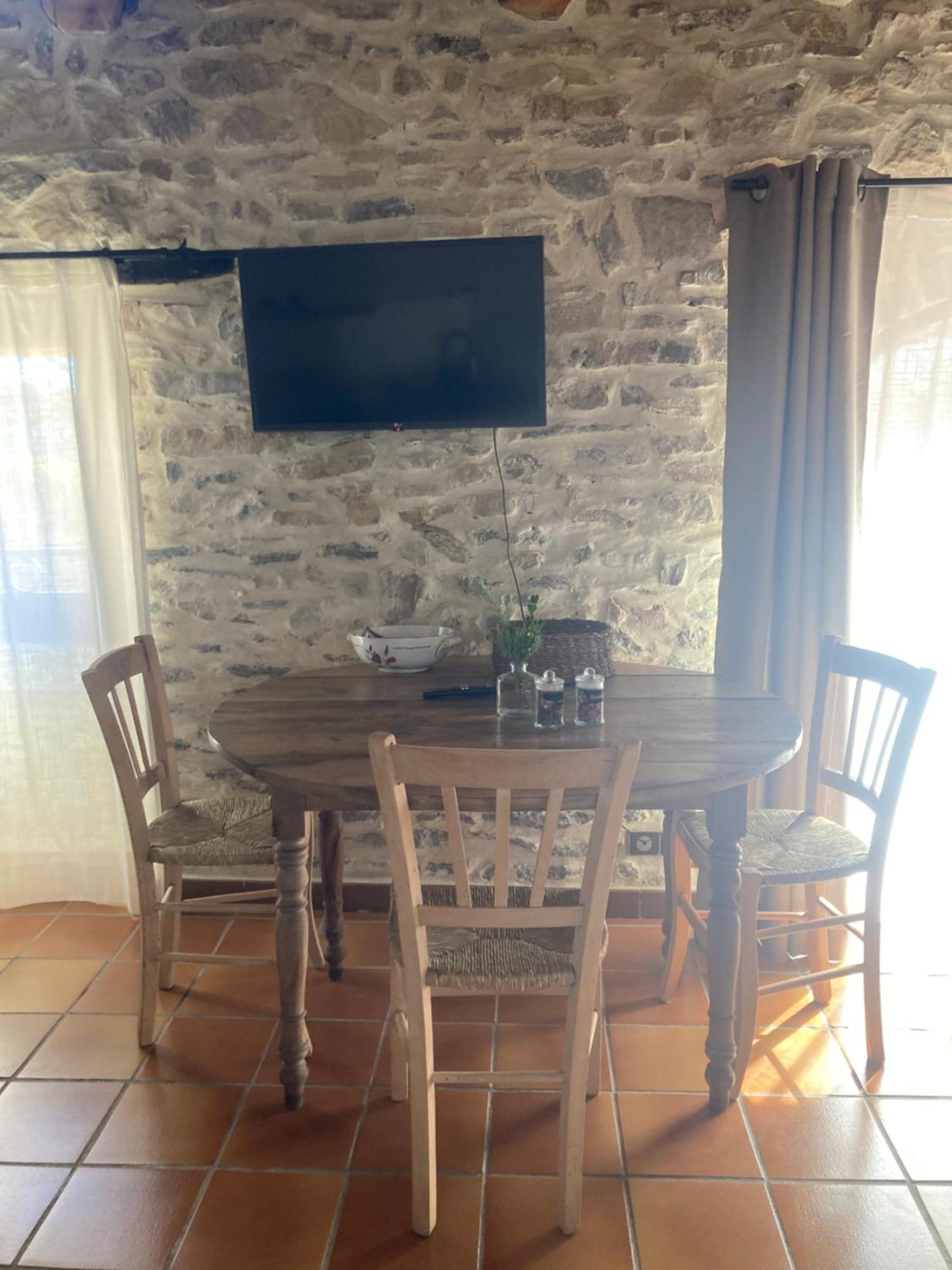 Les Terres Aoyama Hotel Saint Julien Les Rosiers Ngoại thất bức ảnh