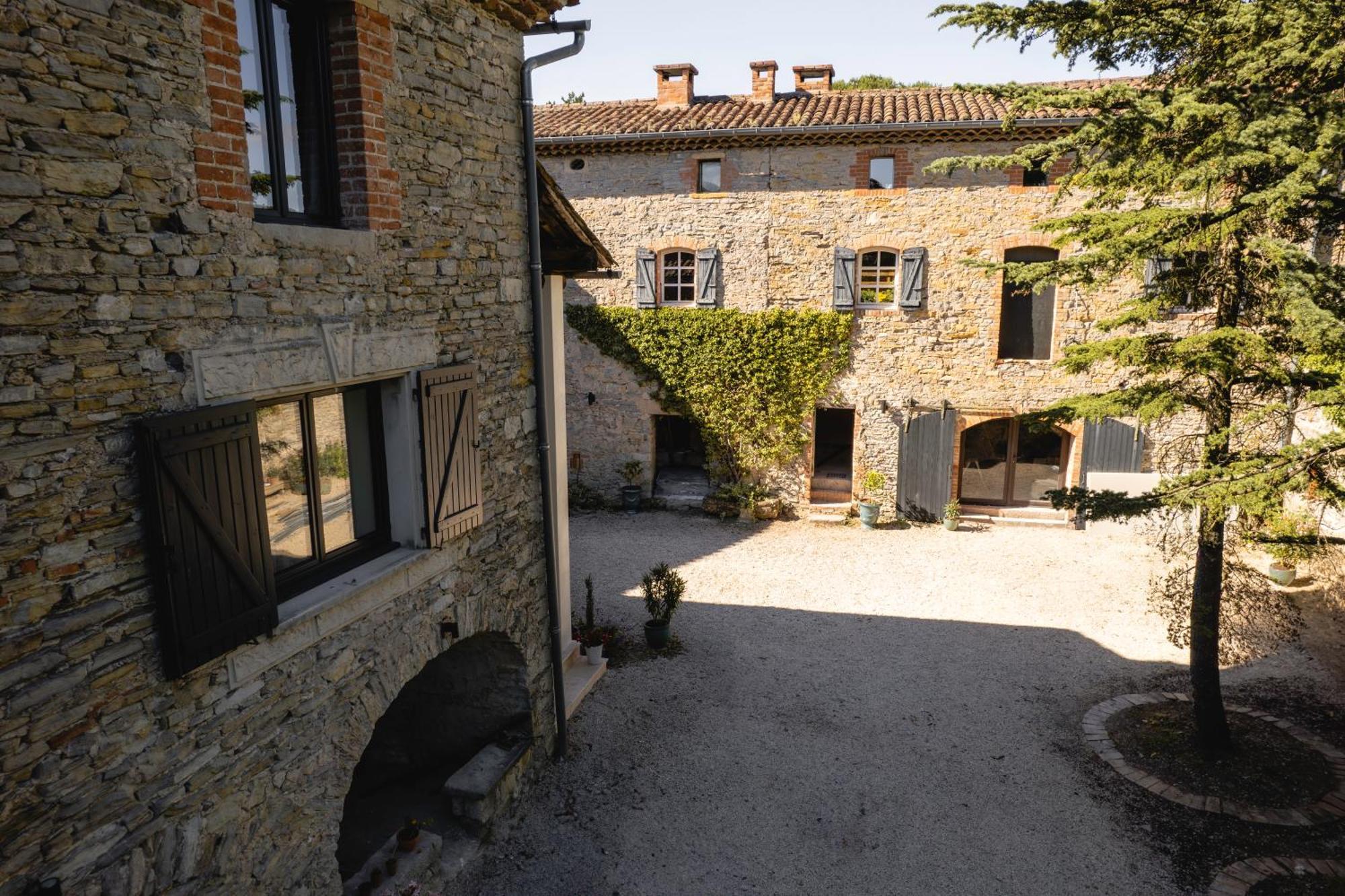 Les Terres Aoyama Hotel Saint Julien Les Rosiers Ngoại thất bức ảnh