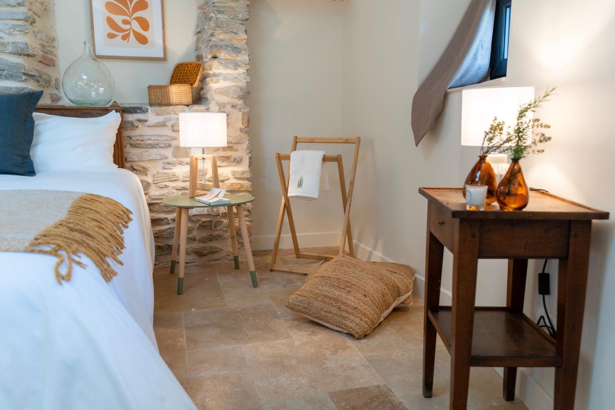 Les Terres Aoyama Hotel Saint Julien Les Rosiers Ngoại thất bức ảnh
