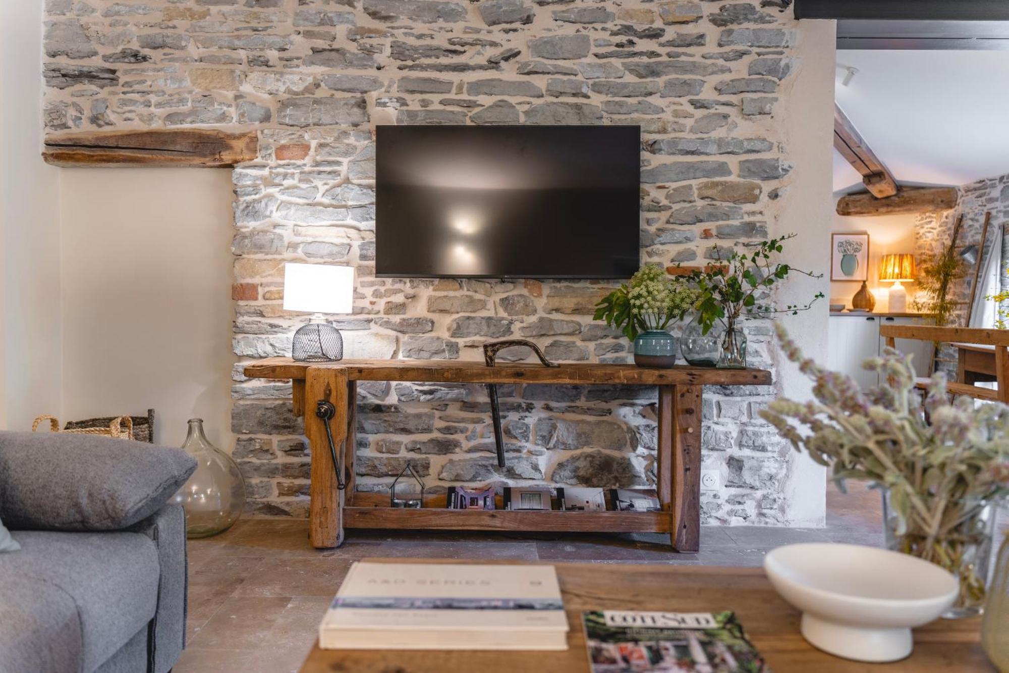 Les Terres Aoyama Hotel Saint Julien Les Rosiers Ngoại thất bức ảnh