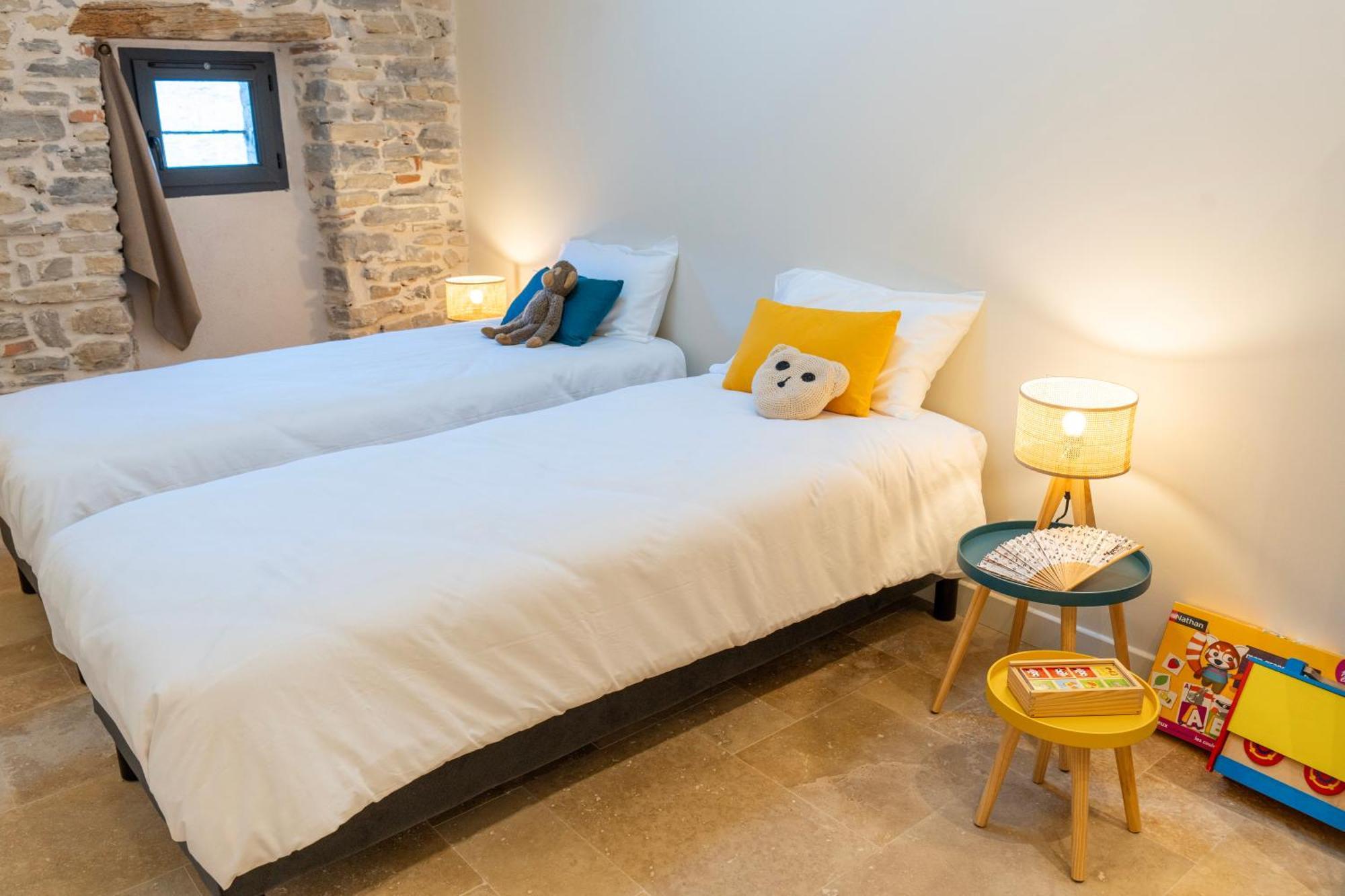 Les Terres Aoyama Hotel Saint Julien Les Rosiers Ngoại thất bức ảnh