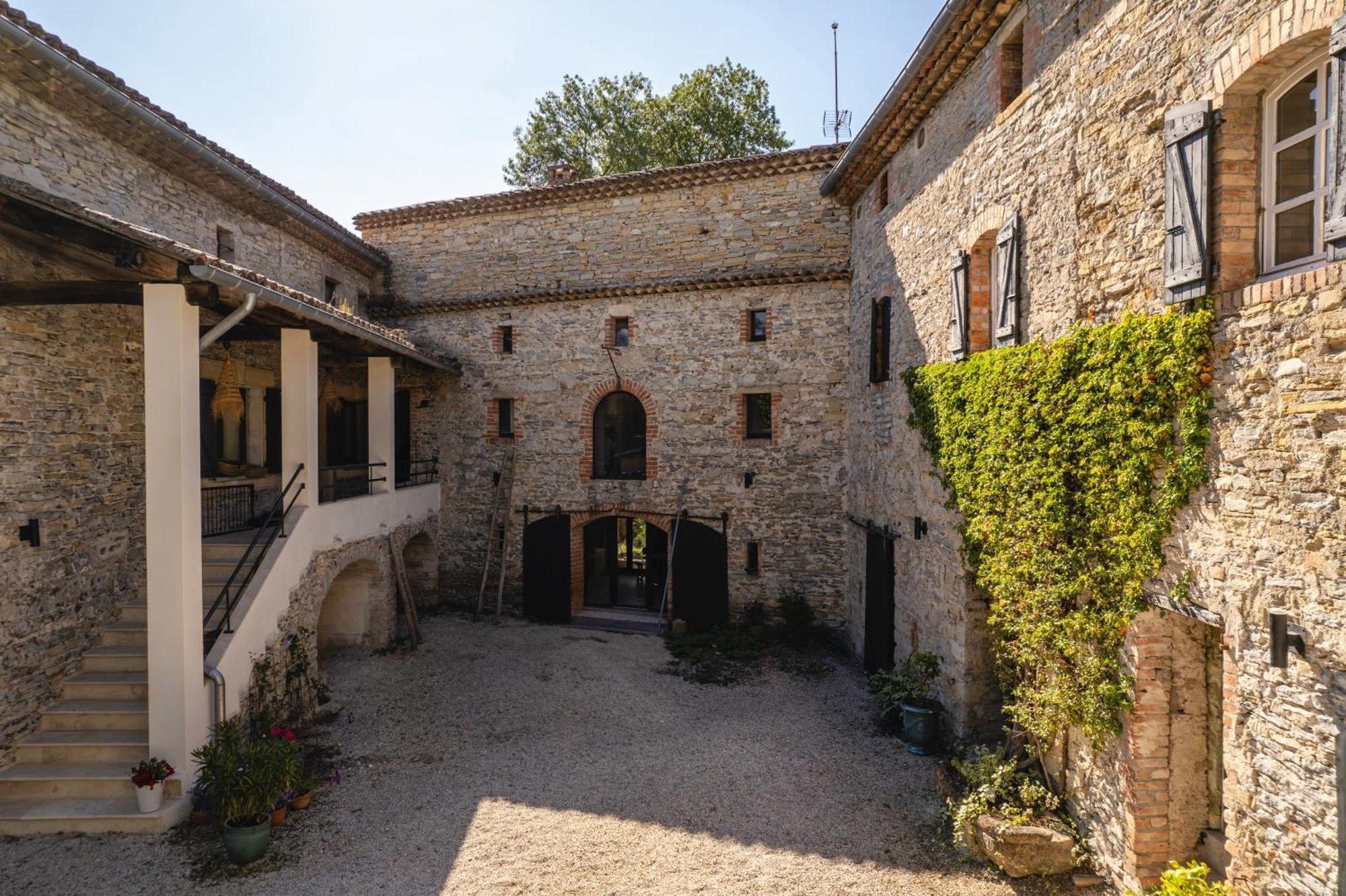 Les Terres Aoyama Hotel Saint Julien Les Rosiers Ngoại thất bức ảnh