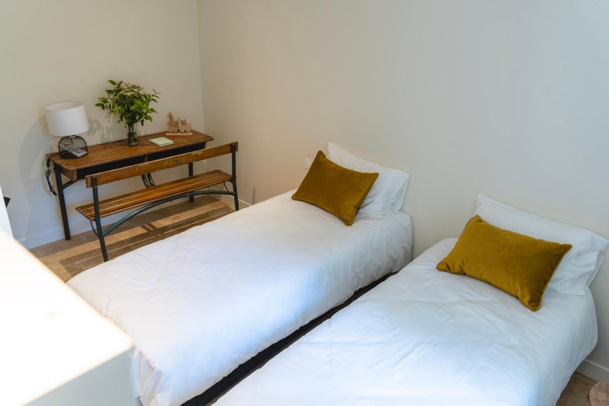 Les Terres Aoyama Hotel Saint Julien Les Rosiers Ngoại thất bức ảnh