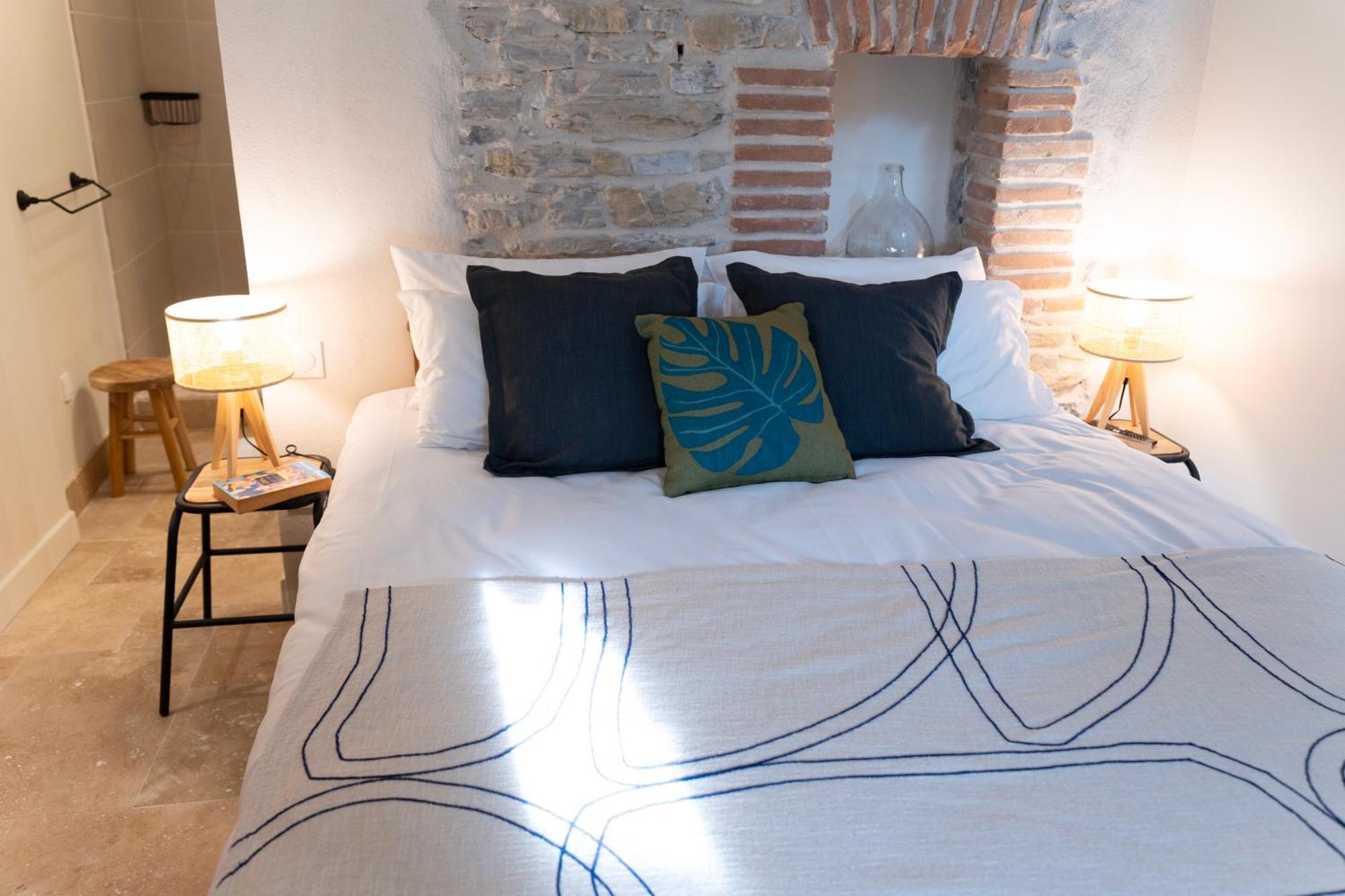 Les Terres Aoyama Hotel Saint Julien Les Rosiers Ngoại thất bức ảnh