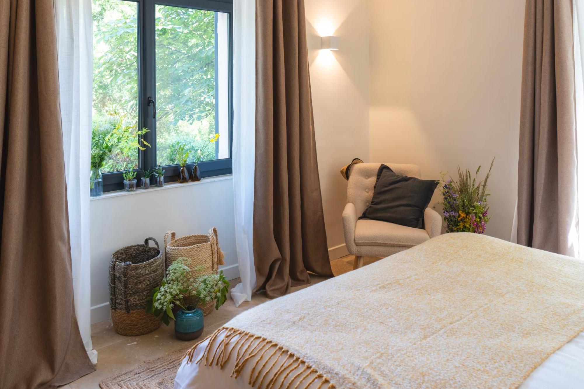 Les Terres Aoyama Hotel Saint Julien Les Rosiers Ngoại thất bức ảnh