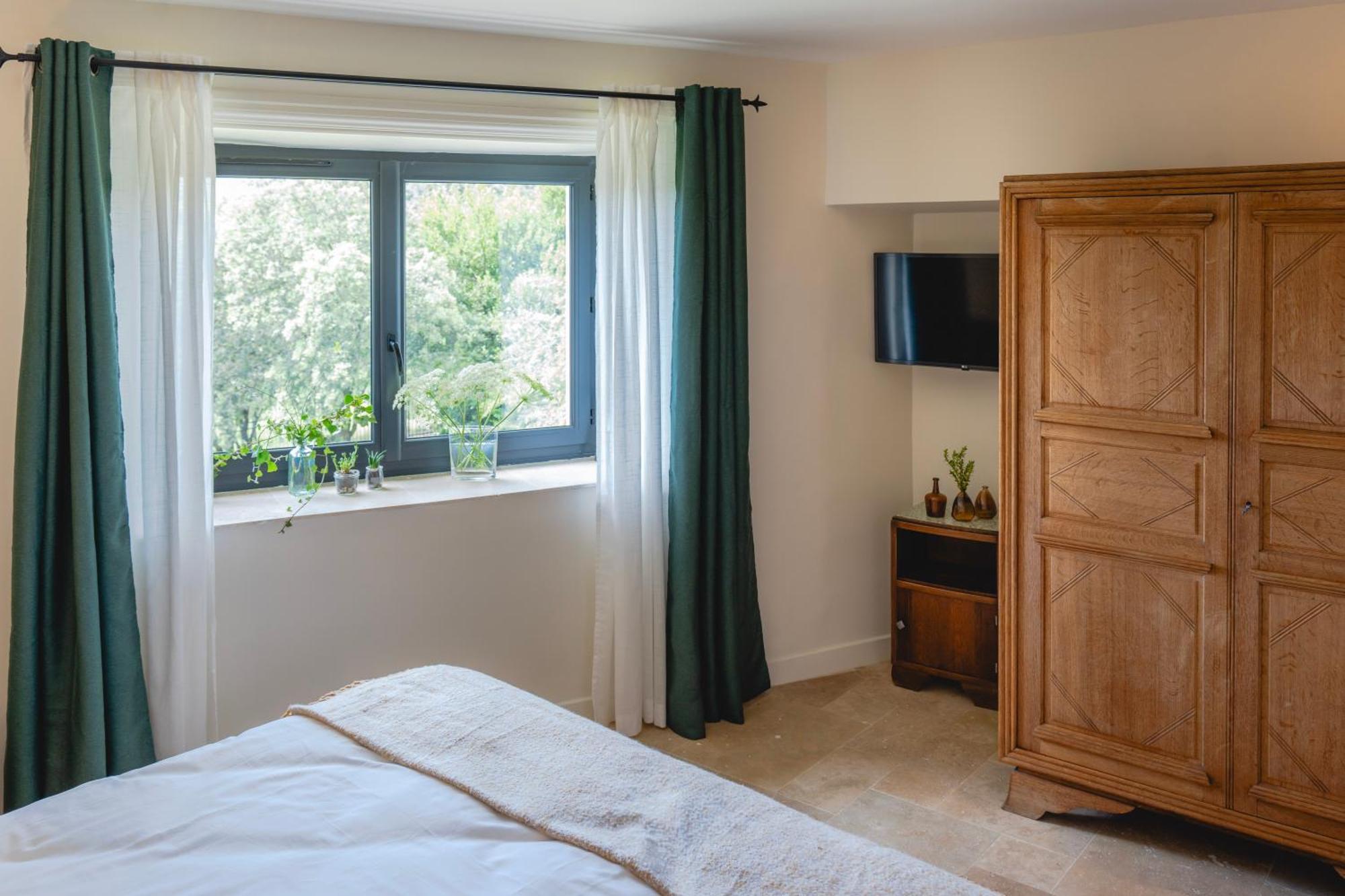 Les Terres Aoyama Hotel Saint Julien Les Rosiers Ngoại thất bức ảnh