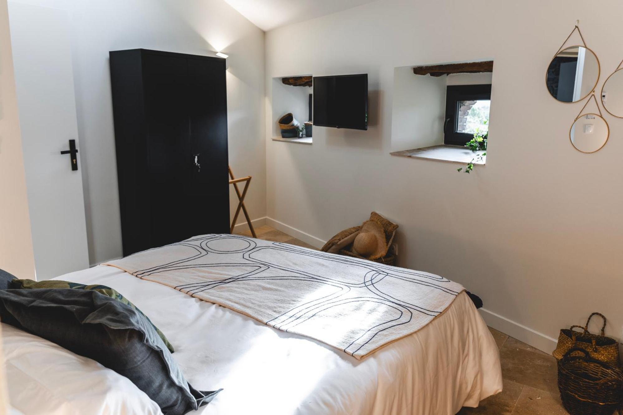 Les Terres Aoyama Hotel Saint Julien Les Rosiers Ngoại thất bức ảnh
