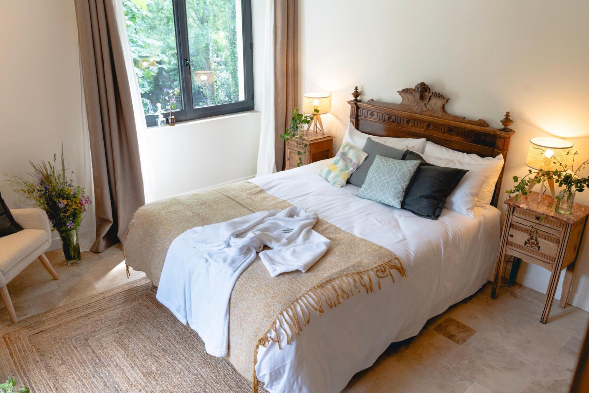 Les Terres Aoyama Hotel Saint Julien Les Rosiers Ngoại thất bức ảnh