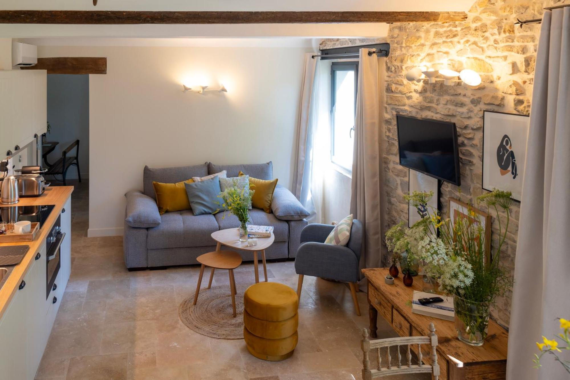 Les Terres Aoyama Hotel Saint Julien Les Rosiers Ngoại thất bức ảnh