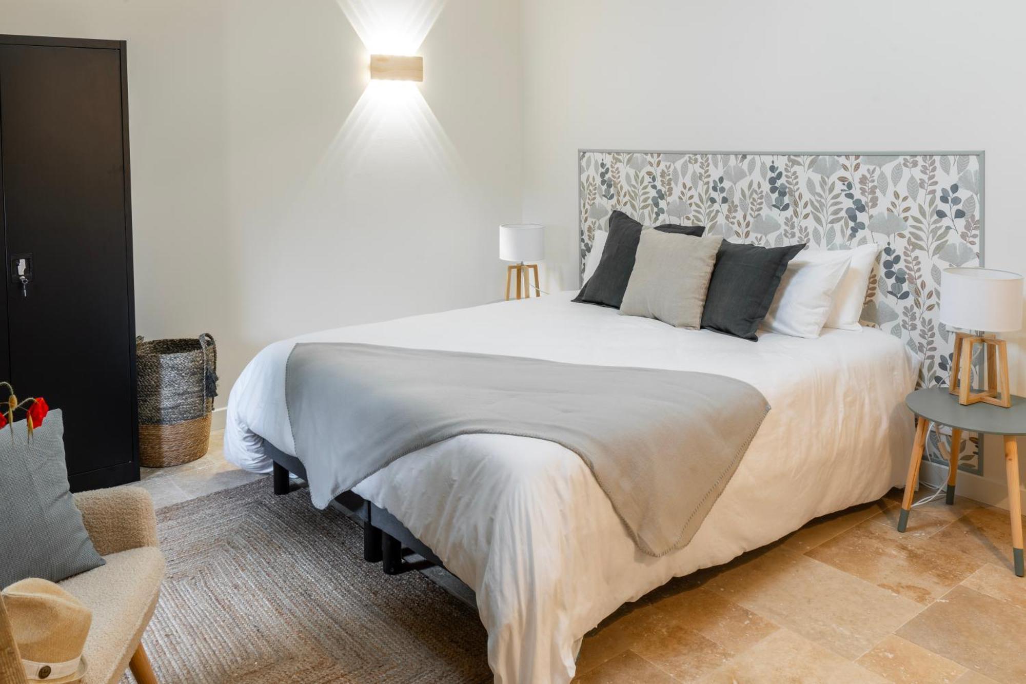 Les Terres Aoyama Hotel Saint Julien Les Rosiers Ngoại thất bức ảnh
