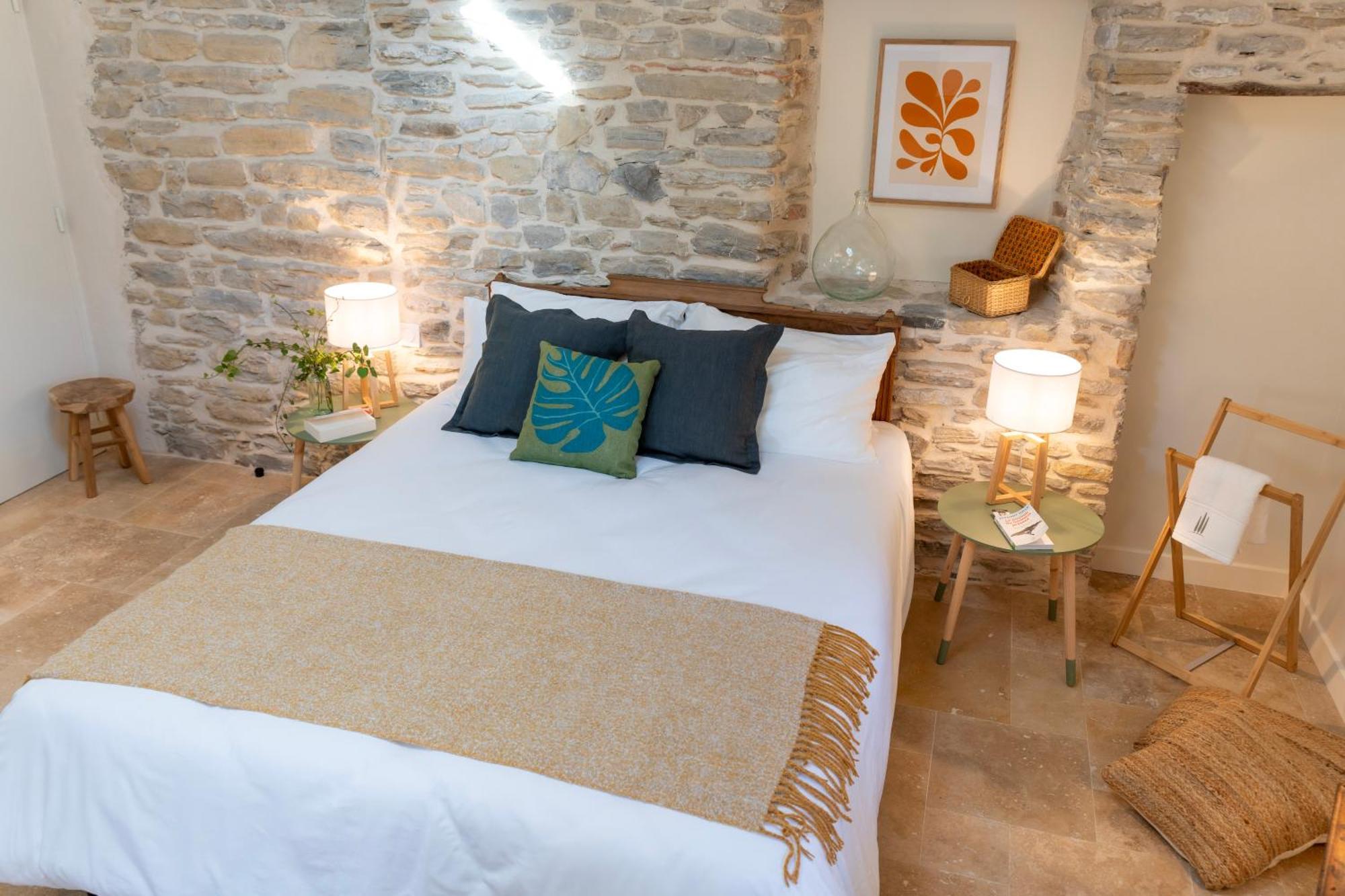 Les Terres Aoyama Hotel Saint Julien Les Rosiers Ngoại thất bức ảnh