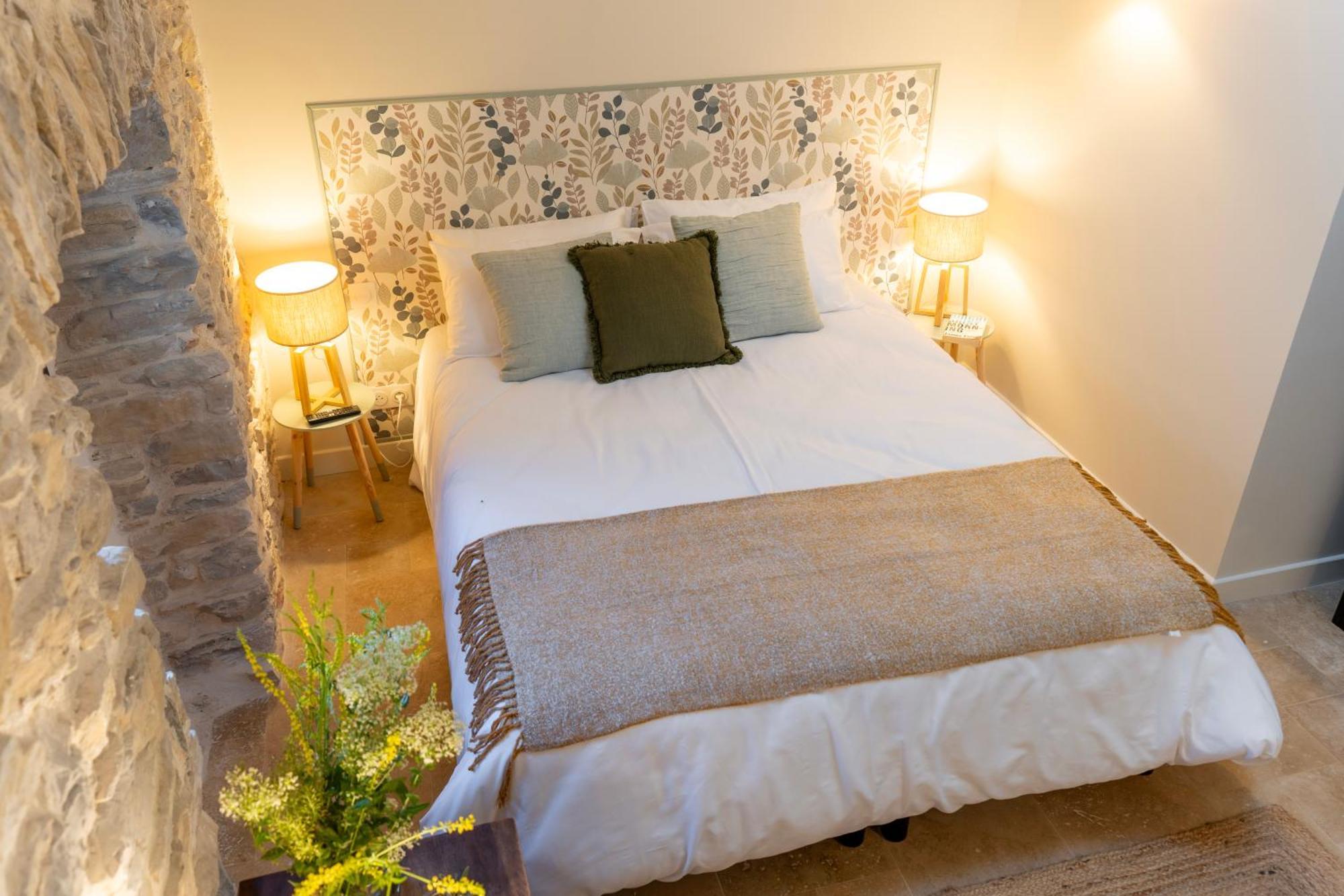Les Terres Aoyama Hotel Saint Julien Les Rosiers Ngoại thất bức ảnh