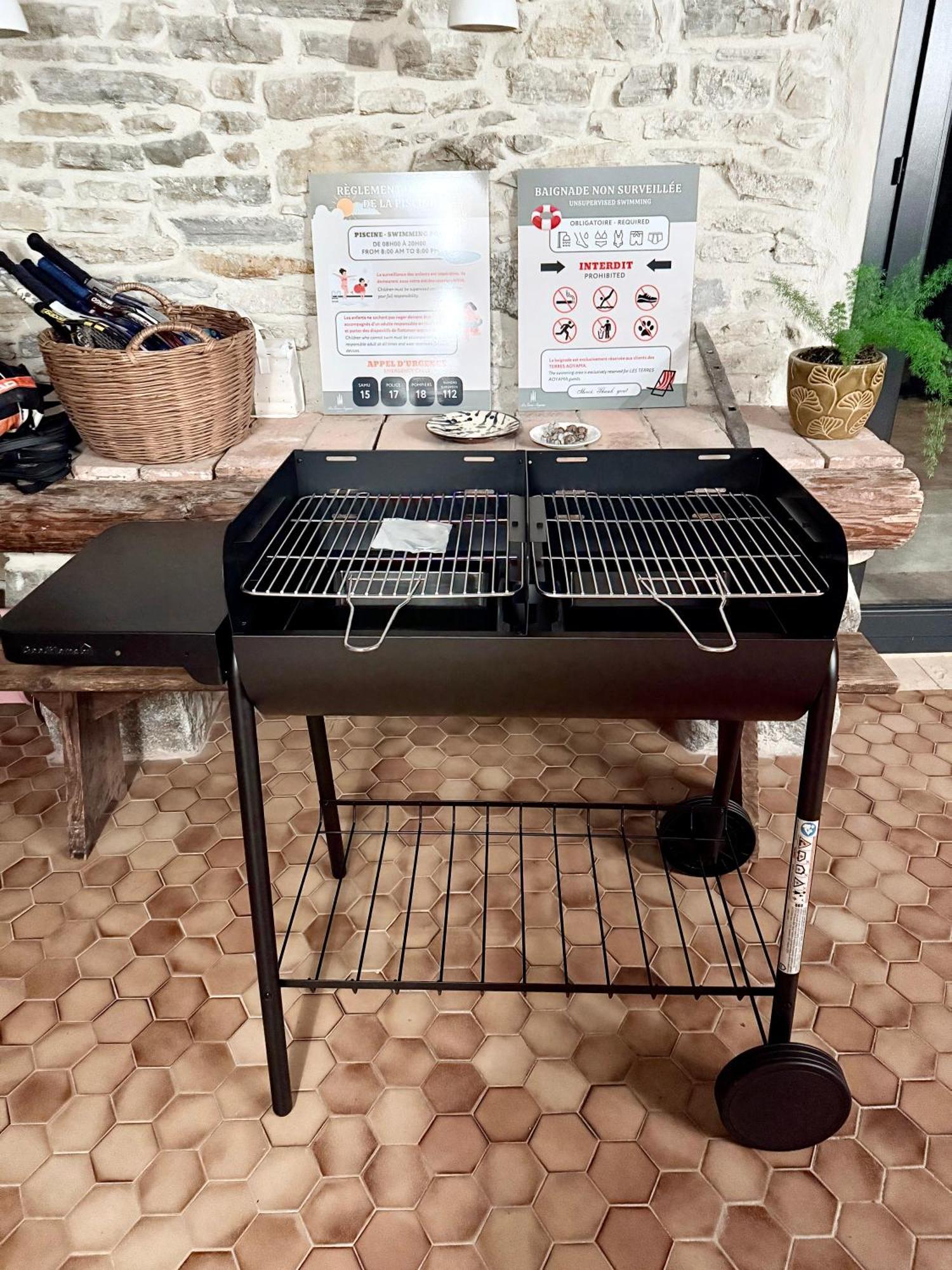 Les Terres Aoyama Hotel Saint Julien Les Rosiers Ngoại thất bức ảnh